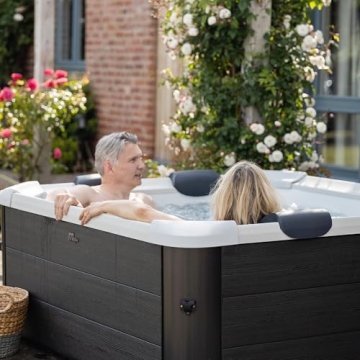 MSpa Oslo 4-6 Person Inflatable Hot Tub with Hydro Jets
