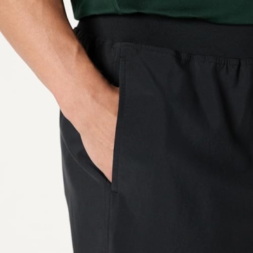 Amazon Essentials Men's Training Shorts, Performance Stretch