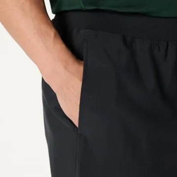 Amazon Essentials Men's Training Shorts, Performance Stretch