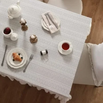Elegant Vintage Lace Tablecloth for Weddings and Parties