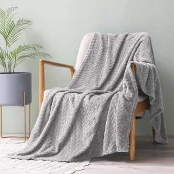 Exclusivo Mezcla Light Grey Fleece Throw Blanket for Couch and Bed, 50x70 Inches Soft Cozy 3D Decorative Jacquard Flannel Blankets, Lightweight Fuzzy Plush Warm Throws for All Seasons