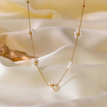 Daisy Pearl Necklaces for Women, Dainty Gold Necklace Gold Plated Cute Flower Necklace Handmade Simple Flower Choker Necklaces for Women Trendy Short Gold Necklace Jewelry for Women