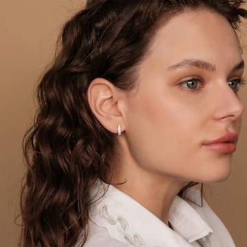 Elegant PAVOI Huggie Earrings in Gold - Sustainable Luxury