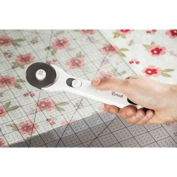 Cricut Rotary Cutter - Rotary Cutter for Fabric, Sewing and Quilting Projects - Compatible For Both Right- and Left-Handed Use - [45mm]