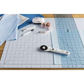 Cricut Rotary Cutter - Rotary Cutter for Fabric, Sewing and Quilting Projects - Compatible For Both Right- and Left-Handed Use - [45mm]