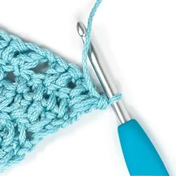 Clover Blue Amour Crochet Hook, Size 7 for Effortless Crafting