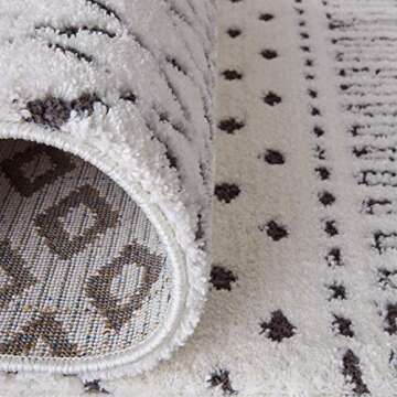 Amazon Brand – Rivet Contemporary Geometric Area Rug, 5' 11" x 3' 11", Ivory, Black