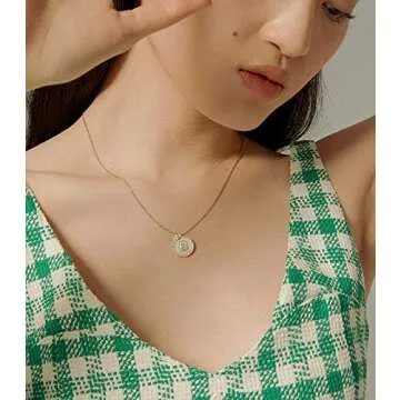 Hutou Gold Initial Necklaces for Women 14K Gold Plated Dainty Letter Chain Necklace Personalized Crown Necklaces for Women 01