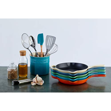 Le Creuset Enameled Cast Iron Signature Iron Handle Skillet, 10.25" (1-3/4 qt.), Meringue