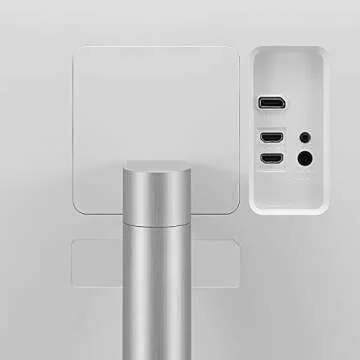 LG 32UN500-W Monitor 32" UltraFine (3840 x 2160) Display, AMD FreeSync, DCI-P3 90% Color Gamut, HDR10, Built-in Speakers, 3-Side Virtually Borderless Design - Silver/White