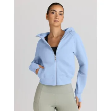 Trendy Queen Women's Cropped Fleece Hoodie Winter Fashion