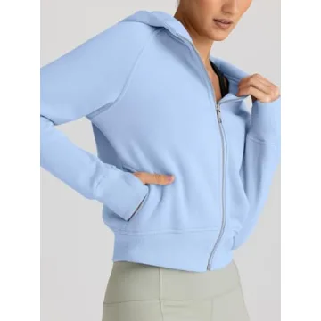 Trendy Queen Women's Cropped Fleece Hoodie Winter Fashion