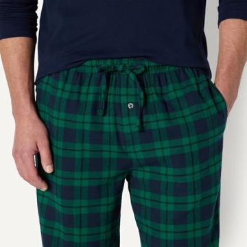 Amazon Essentials Men's Holiday Matching Pajama Set