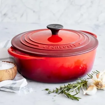 Le Creuset Shallow Dutch Oven 2.75 Quart in Cherry Red