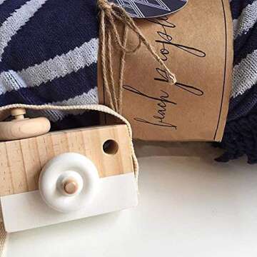 Wooden Mini Camera Toy, Hsxxf White Baby Kids Neck Hanging Photographed Props Camera Toy with Rope Cute Wood Camera Toys for Kid's Room Hanging Decoration (White), 3.5x1.4x2.9 Inch (Pack of 1)