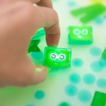 Glo Pals Sensory Play Pack Bundle with Sensory Play Jar, Light-Up Cubes, & Fun Fillers (Barnyard Blast)