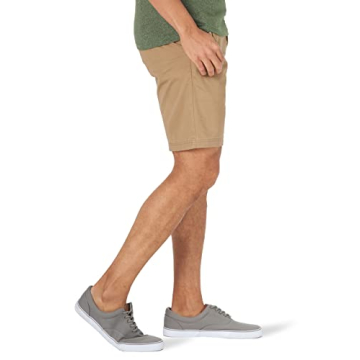 Lee Men's Extreme Motion Flat Front Short for Ultimate Comfort