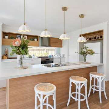 Fulesi Ceramic Pendant Light Nordic Vintage Mid Century Modern Hanging Lamp White Wave Ceramic Shade Brass Finish Ceiling Pendant Light for Bedside Dining Room Kitchen Island