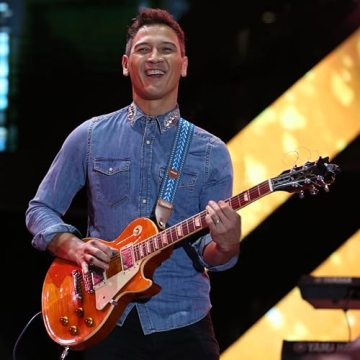 YIKOKO Guitar Strap with Pick Pocket and Leather Ends