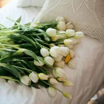 Kainonnan 10 Pcs Fake Tulips Tulips Artificial Flowers Real Touch Fake Flowers Artificial Flower Bouquet for Home Table Party Wedding Decoration(White)