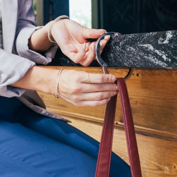 Elegant Attaché Purse Hanger - Durable & Stylish Bag Holder