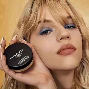 MAC Studio Fix Pro Set + Blur Weightless Loose Powder - Light (Light beige with neutral undertone) - 0.22 oz / 6.5 g