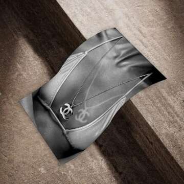 UPGEQMDK Luxury Posters High Fashion Prints Designer Wall Decor Trendy Vintage Art For Living Room Bedroom Women For Girls Gifts Unframe-style 12x18inch(30x45cm)