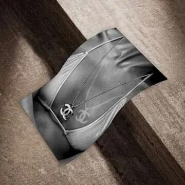 UPGEQMDK Luxury Posters High Fashion Prints Designer Wall Decor Trendy Vintage Art For Living Room Bedroom Women For Girls Gifts Unframe-style 12x18inch(30x45cm)