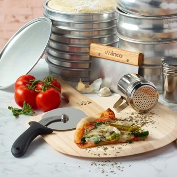 Versatile Winco 10 Oz. Stainless Steel Dredge for Kitchens