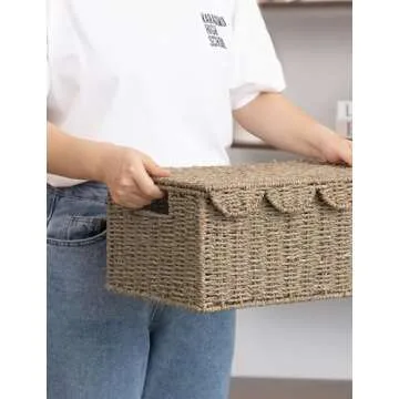 StorageWorks Scalloped Edge Wicker Basket with lid, Wicker Storage Basket with Built-in Handles, Handwoven Basket for Décor, Natural Seagrass Wicker Basket for Shelves, Nursery Room