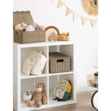 StorageWorks Scalloped Edge Wicker Basket with lid, Wicker Storage Basket with Built-in Handles, Handwoven Basket for Décor, Natural Seagrass Wicker Basket for Shelves, Nursery Room