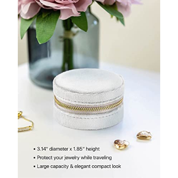 Stylish Compact Jewelry Box for Travel and Gifting