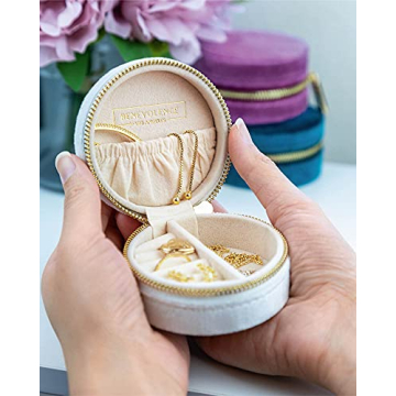 Stylish Compact Jewelry Box for Travel and Gifting