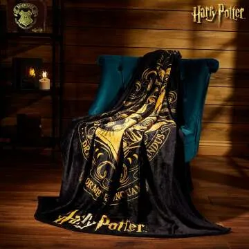 Hogwarts Fleece Throw Blanket - Perfect for Harry Potter Fans