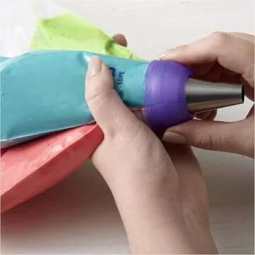 Wilton ColorSwirl Coupler for Multi-color Icing