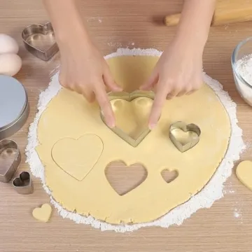 Heart Cookie Cutter Set - 5 Pcs Heart Shaped Cookie Cutters for Valentines Day Holiday Birthday Party - Stainless Steel (4.21" 3.43" 2.64" 1.97" 1.18")