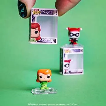 Funko Bitty POP! DC - Batman, 4-Pack - Batman, Robin, Scarecrow and A Surprise Mystery Mini Figure - 0.9 Inch (2.2 Cm) - DC Comics Collectable - Stackable Display Shelf Included - Gift Idea