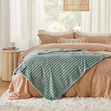 Bedsure Sage Green Throw Blanket for Couch - Super Soft Cozy Blankets for Women, Cute Small Fleece Blanket for Girls, 50x60 Inches