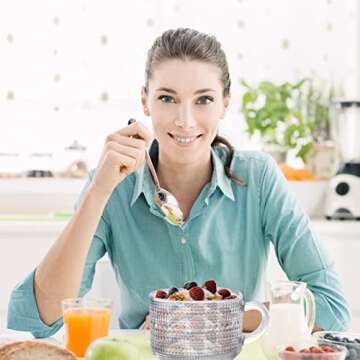 LMHEJING 4 Pcs 14 oz Vintage Coffee Mugs with Bamboo Lids and Spoons, Glass Tea Cups, Cute Glass Cups, Iced Coffee Cup, Embossed Breakfast Cups for Cappuccino, Latte, Tea (Clear)