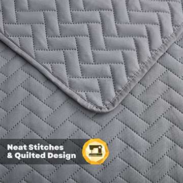 Maple&Stone Quilt Set Queen Size, Lightweight Grey Bedspread Ultrasonic Chevron Pattern Light Coverlet for All Season Comforter Bedding Decor - 3 Piece Full Bed Cover Sets
