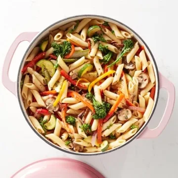 Amazon Basics Cast Iron Dutch Oven in Light Pink