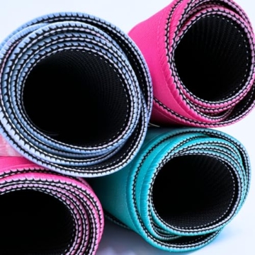 Mini Mahjong Mat with Scalloped Edges | Bright & Portable