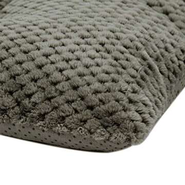 WONDER MIRACLE Fuzzy Deluxe Pet Beds, Super Plush Dog or Cat Beds Ideal for Dog Crates, Machine Wash & Dryer Friendly (15" x 23", S-Eagle Grey)