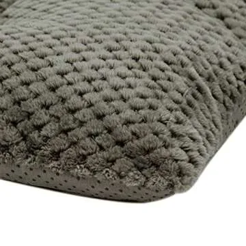WONDER MIRACLE Fuzzy Deluxe Pet Beds, Super Plush Dog or Cat Beds Ideal for Dog Crates, Machine Wash & Dryer Friendly (15" x 23", S-Eagle Grey)