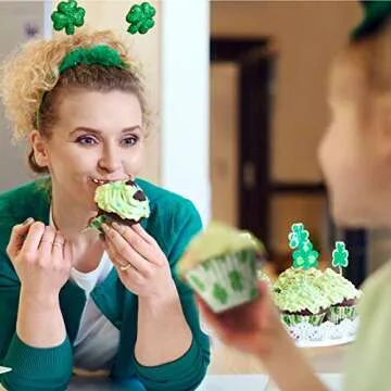 450 Pieces St. Patrick's Cupcake Cups Green Shamrock Baking Cups Lucky Four Leaf Cupcake Liner Cups for Holiday Birthday Party Irish Lucky Party Supplies Cupcake Baking Decorating
