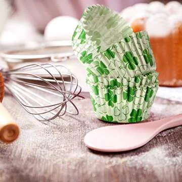 450 Pieces St. Patrick's Cupcake Cups Green Shamrock Baking Cups Lucky Four Leaf Cupcake Liner Cups for Holiday Birthday Party Irish Lucky Party Supplies Cupcake Baking Decorating