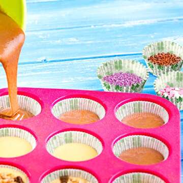 450 Pieces St. Patrick's Cupcake Cups Green Shamrock Baking Cups Lucky Four Leaf Cupcake Liner Cups for Holiday Birthday Party Irish Lucky Party Supplies Cupcake Baking Decorating