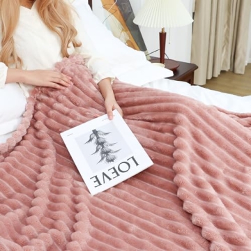 Cozy Pink Fleece Throw Blanket for All Seasons