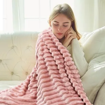 Cozy Pink Fleece Throw Blanket for All Seasons
