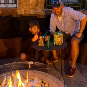 CreateOn Crayola Holiday Glitter Magnetic Tiles Building Set